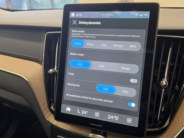 2025 MY26 Volvo XC60 UZ Ultra T8 Plug-in Hybrid Dark SUV image 17