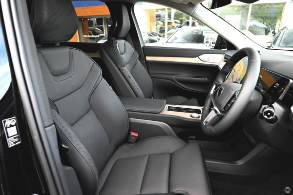 2026 Volvo EX90  Ultra Twin Motor Performance SUV Image 6