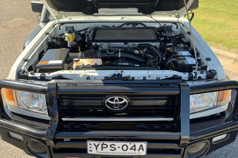 2017 Toyota LandCruiser VDJ76R GXL Cab Chassis Image 8