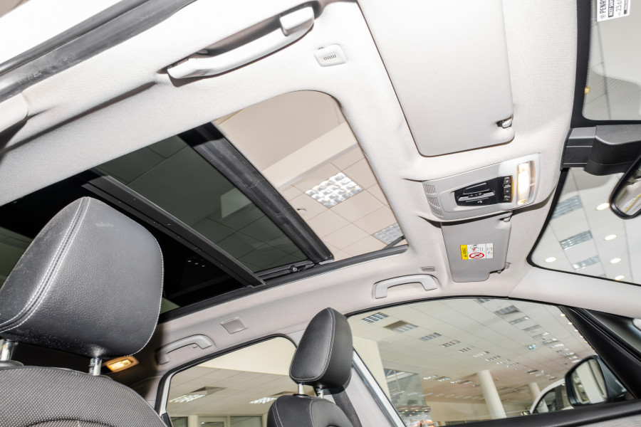 2015 BMW 2 Series 220i Sport Line Hatch Image 19