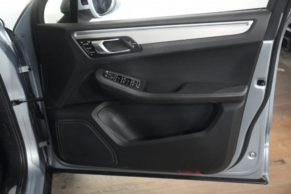 2019 Porsche Macan S SUV Image 24