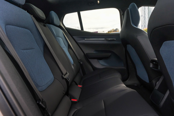 2026 Volvo EX30 Cross Country  Ultra Twin Motor Performance SUV image 9