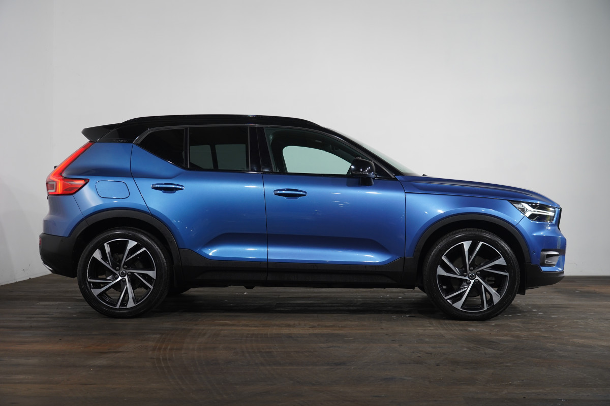 2018 Volvo Xc40 D4 R-Design (Awd) SUV Image 4