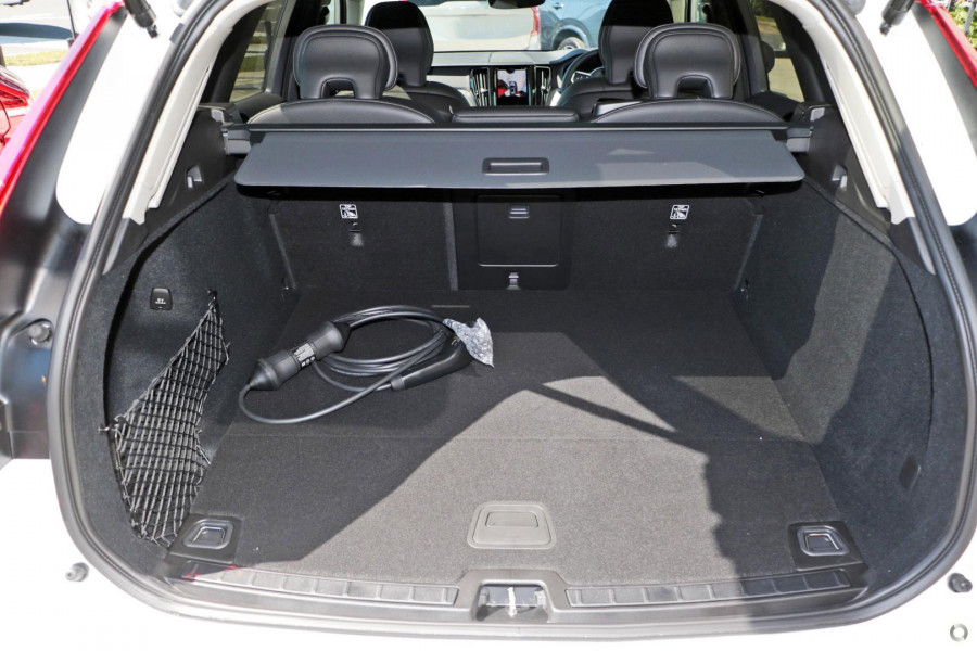 2025 Volvo XC60 UZ Plus T8 Plug-in Hybrid SUV Image 9