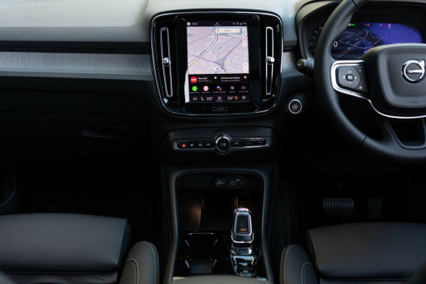 2025 MY26 Volvo XC40 XZ Ultra B4 Dark SUV Image 22