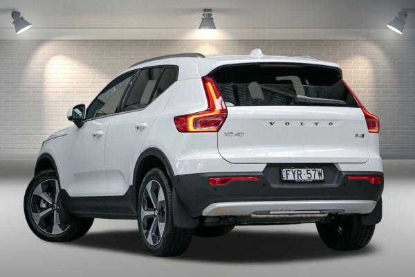 2026 Volvo XC40 XZ Ultra B4 Bright SUV Image 3