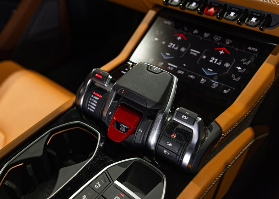 2025 Lamborghini Urus 636 SE SUV Image 18