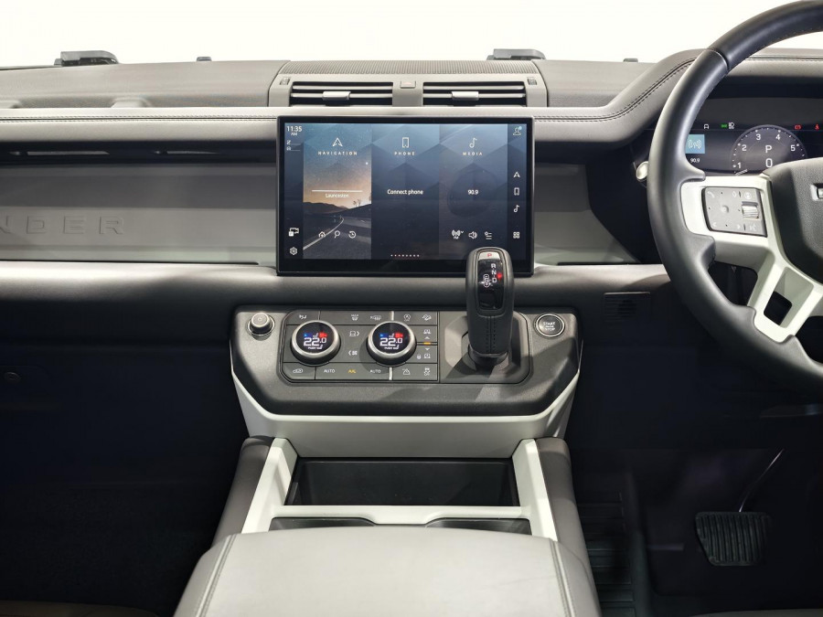2025 MY25.5 Land Rover Defender L663 110 P400 S SUV Image 14