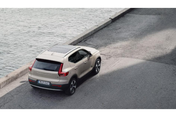 2024 MY25 Volvo XC40 XZ Ultra B4 Bright SUV Image 3