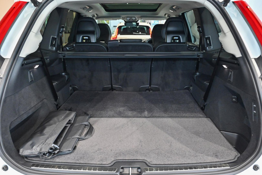 2024 MY25 Volvo XC90 L Series Ultra T8 Plug-In Hybrid SUV Image 8