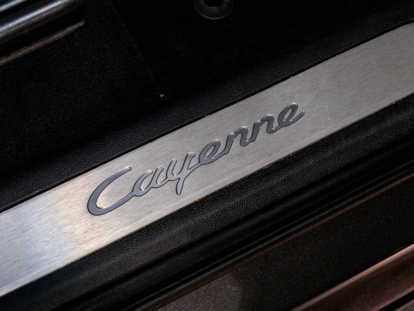 2022 MY23 Porsche Cayenne SUV image 33