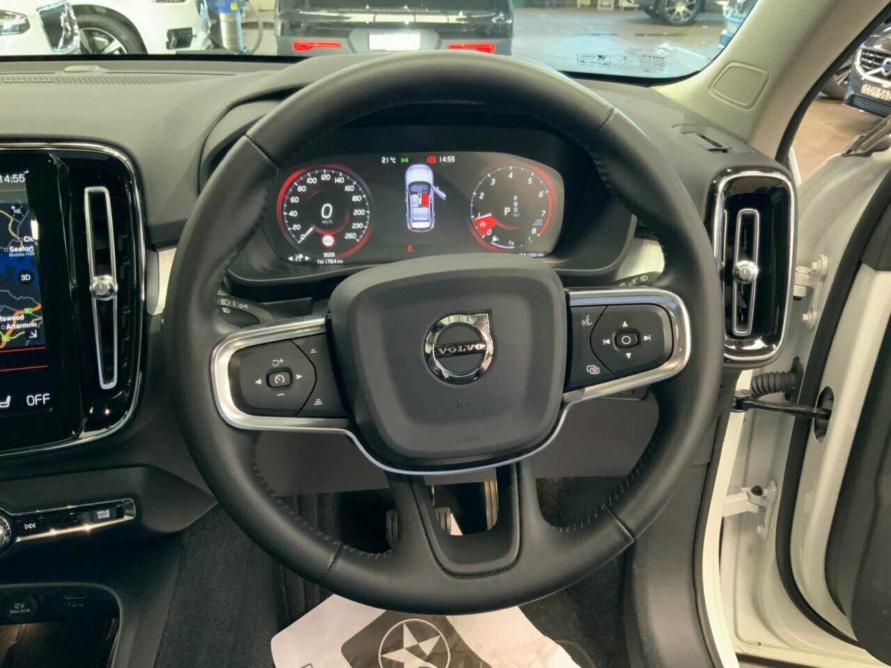 2019 MY20 Volvo XC40 536 MY20 T4 Momentum (FWD) SUV Image 26