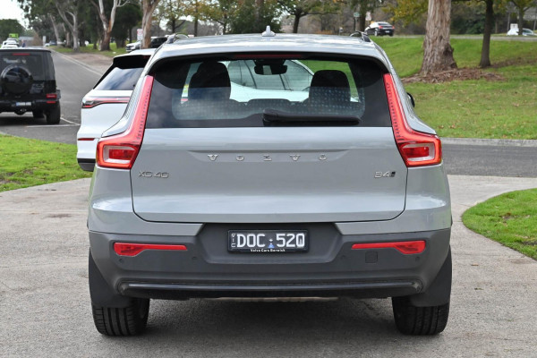2025 Volvo XC40 XZ Ultra B4 Bright SUV Image 4