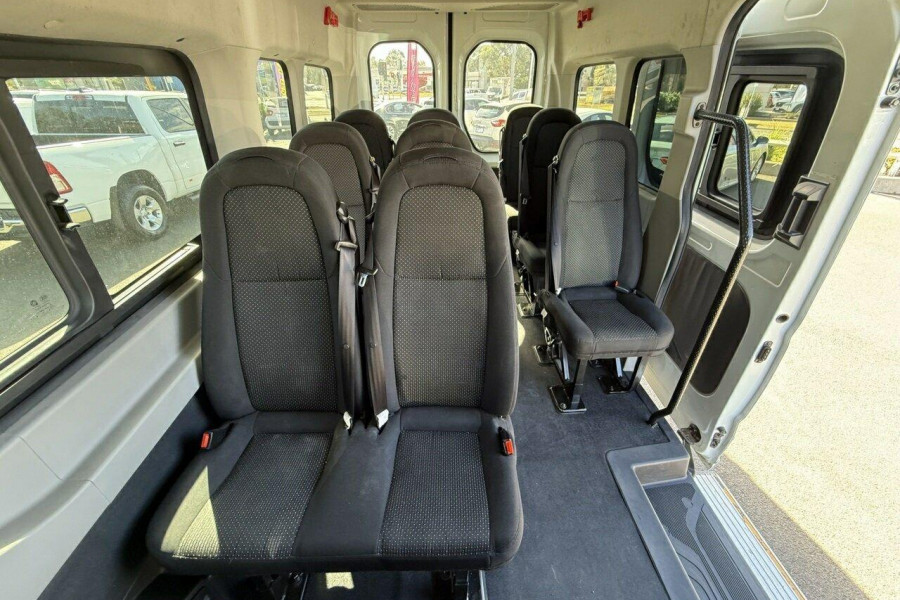 2021 LDV Deliver 9  11-Seat Bus Image 22