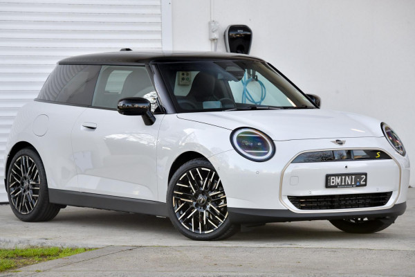MINI Cooper SE Favoured J01