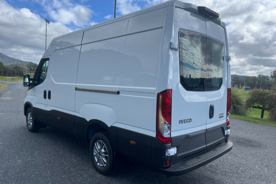 2024 Iveco Daily 35S18 Van Image 6