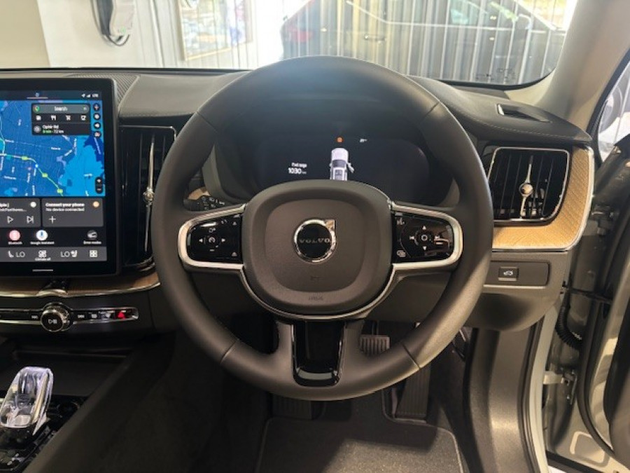 2026 Volvo XC60 UZ Ultra B5 Dark SUV Image 9