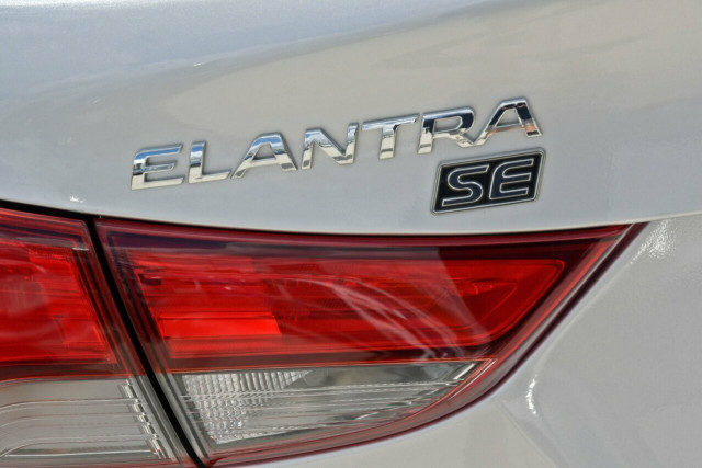 2015 Hyundai Elantra SE 15 of 19