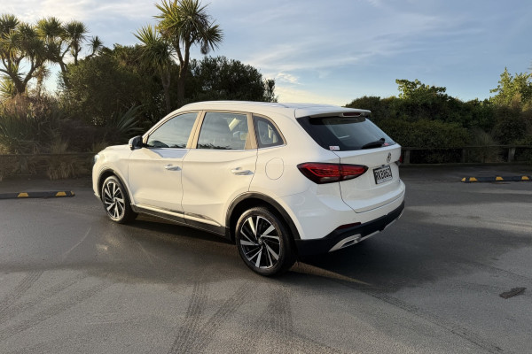 2025 MG ZS ZS32 Essence Hybrid+ SUV Image 3