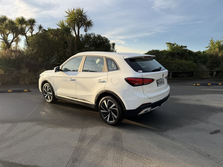 2025 MG ZS ZS32 Essence Hybrid+ SUV Image 3