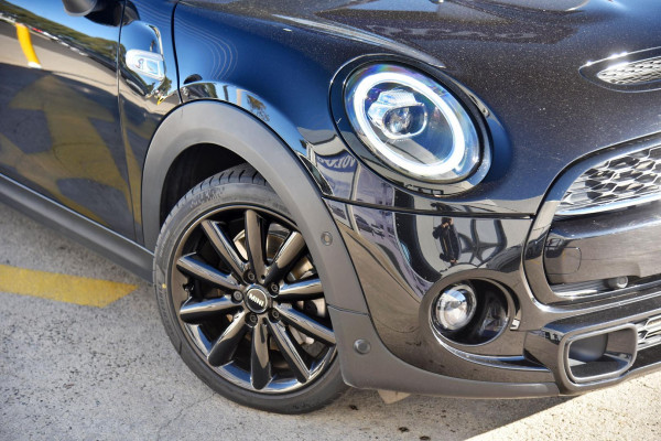 2020 MINI Cooper F56 LCI S Classic Hatch Image 2