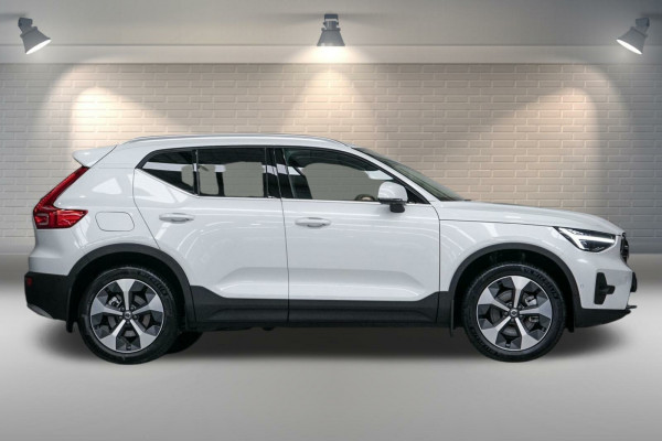 2026 Volvo XC40 XZ Ultra B4 Bright SUV Image 16