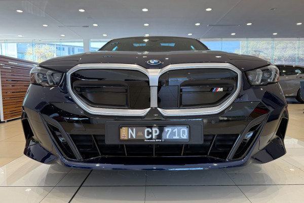2023 BMW i5 Sedan G60  M60 xDrive Sedan Image 3