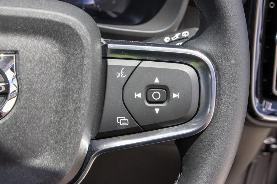 2025 Volvo XC40 XZ Plus B4 SUV Image 11
