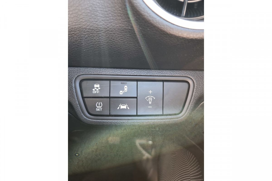 2020 MY1  Kia Cerato BD Sport+ Hatch Image 20