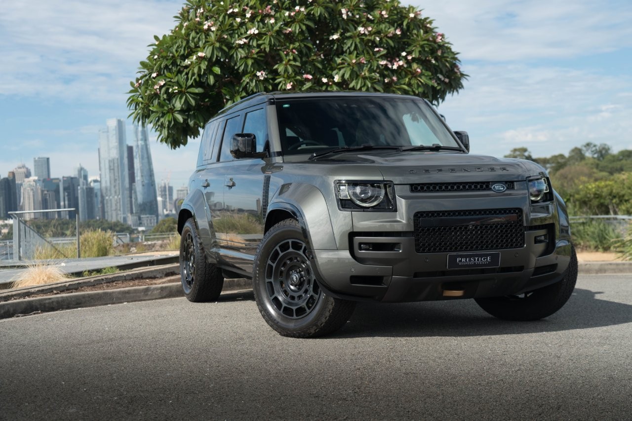 2025 Land Rover Defender L663 110 P635 OCTA SUV Image 1