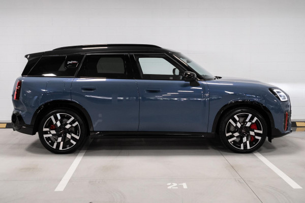 2025 MINI Countryman U25 JCW Favoured SUV image 3