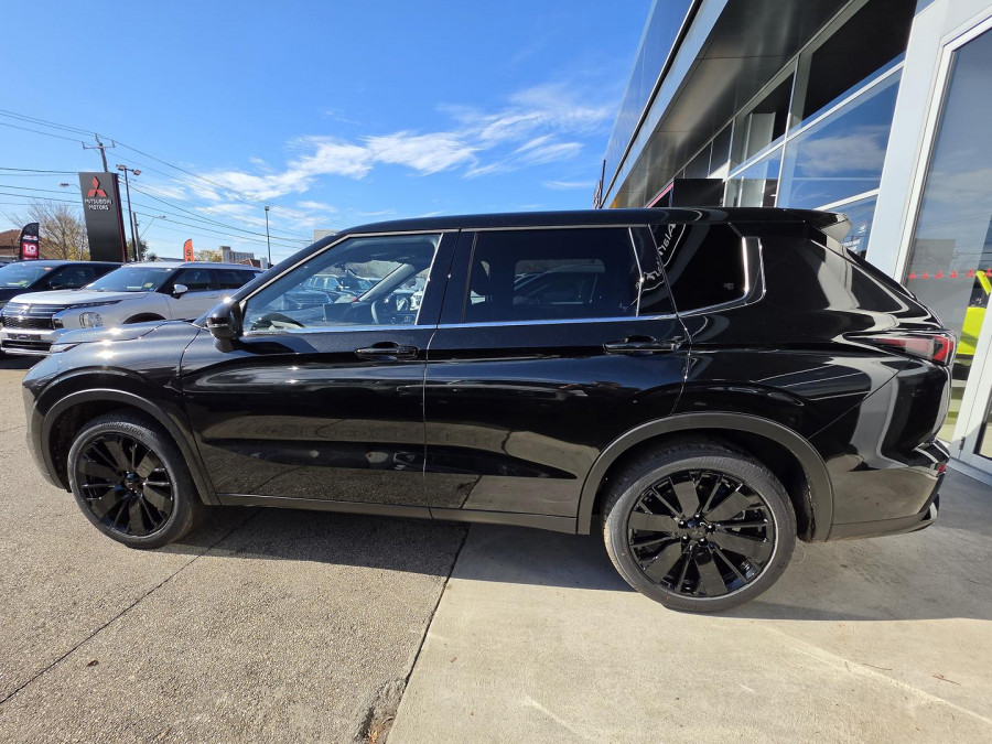 2026 Mitsubishi Outlander ZM Black Edition SUV Image 5