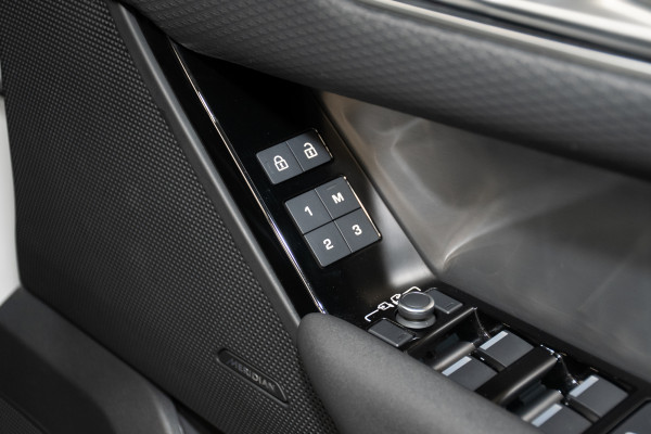 2023 Land Rover Range Rover Velar L560 P250 R-Dynamic SE SUV image 13