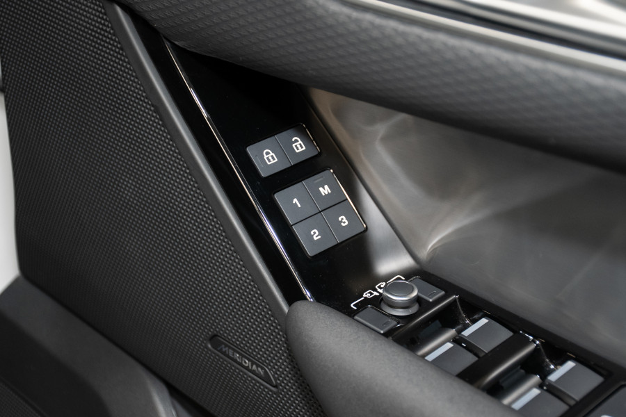 2023 Land Rover Range Rover Velar L560 P250 R-Dynamic SE SUV