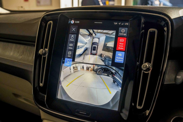 2026 Volvo XC40 XZ Ultra B4 Bright SUV Image 13