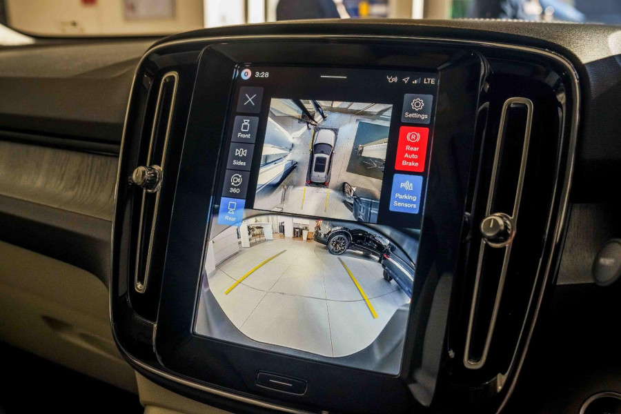 2026 Volvo XC40 XZ Ultra B4 Bright SUV Image 13