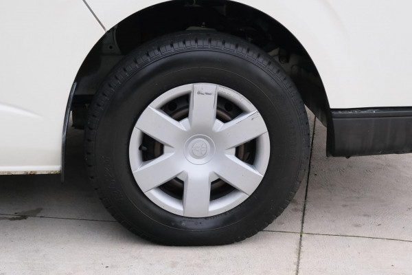 2015 Toyota HiAce KDH  Van Image 6