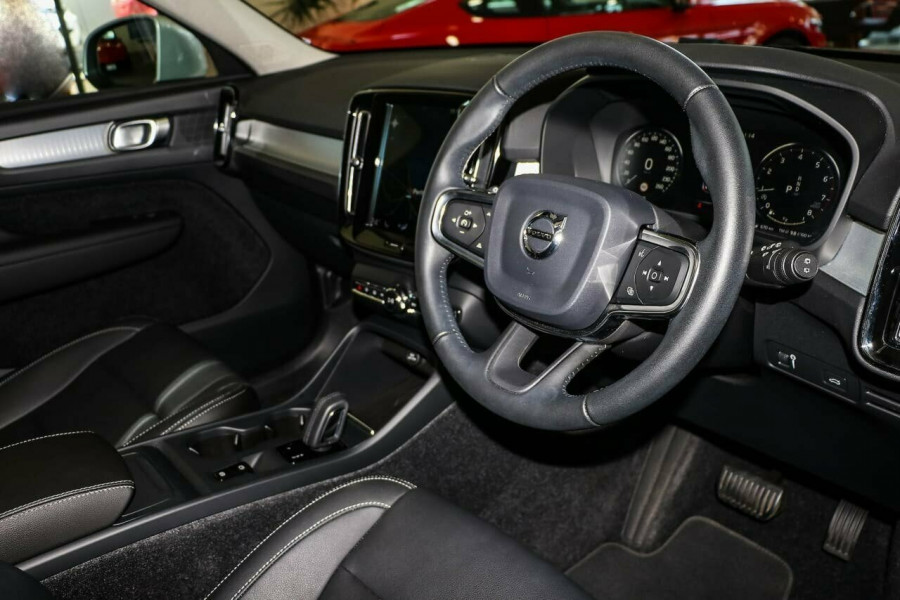 2019 Volvo XC40 XZ T4 Momentum Suv Image 18