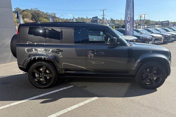 2026 Land Rover Defender L663 110 P425 X-Dynamic SE SUV Image 26