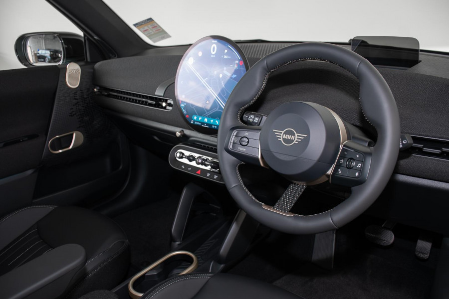 2026 MINI Cooper J01 SE Favoured Hatch