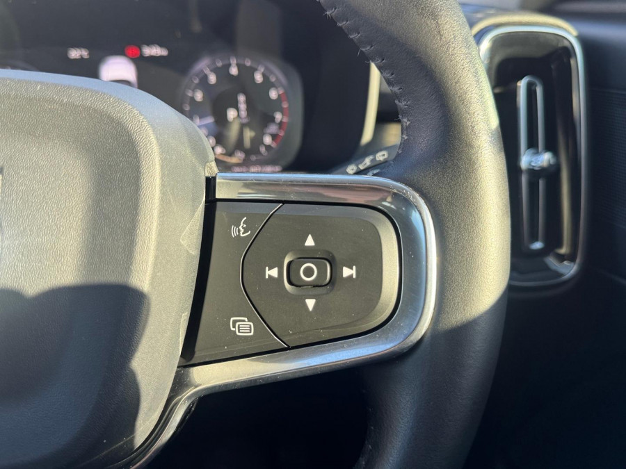 2019 Volvo XC40 XZ T4 Momentum SUV Image 24