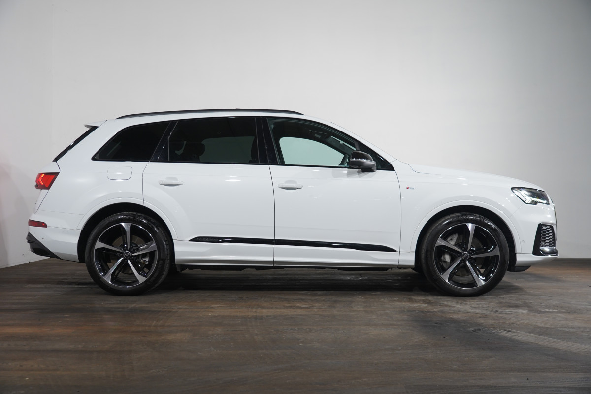 2023 Audi Q7 55 Tfsi S Line Quattro Mhev SUV Image 4