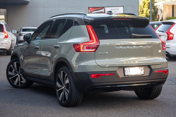 2022 Volvo XC40  Recharge Pure Electric SUV Image 2