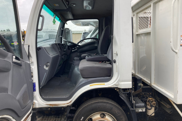 2015 Isuzu Tippers NPR 400 TIPPER Cab chassis Image 3
