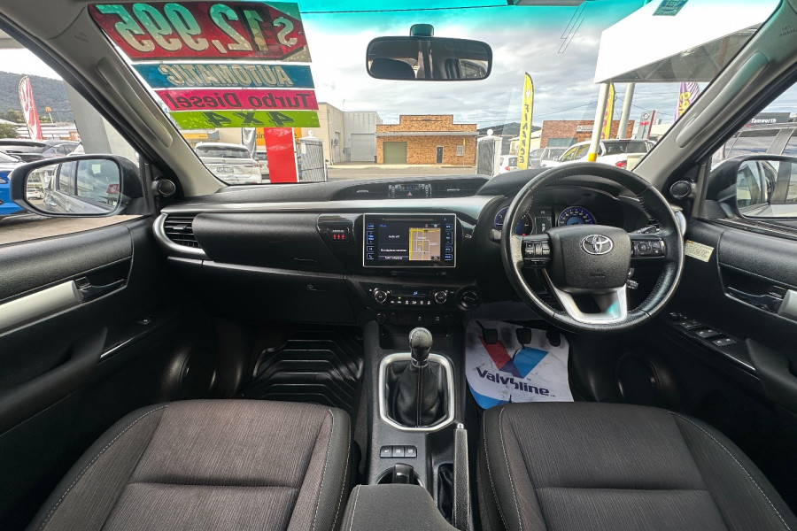 2017 Toyota HiLux  SR5 Extra Cab Pick Up Image 14