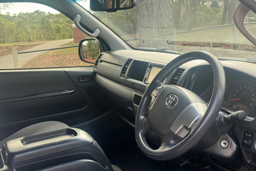 2018 Toyota HiAce KDH223R Commuter Bus Image 12