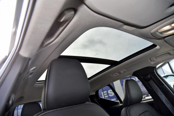 2024 MY25 Volvo XC40 XZ Ultra B4 Bright SUV Image 4