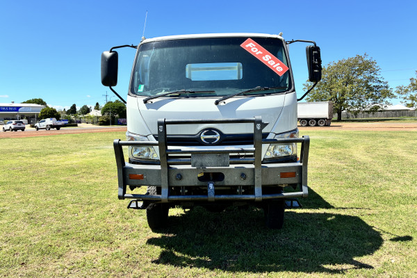 2018 Hino 300 Tray Dropside Image 6