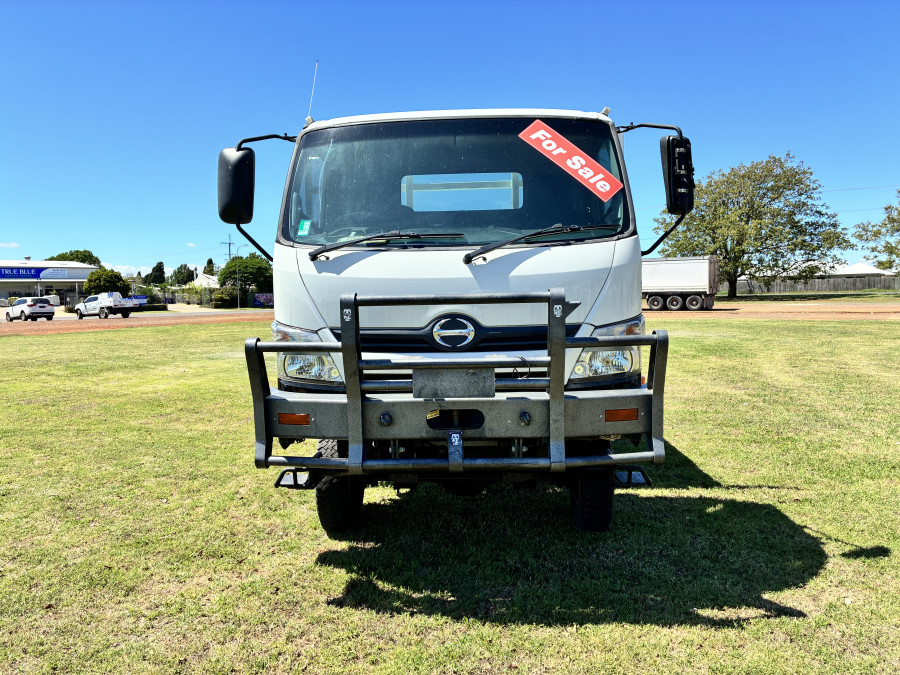 2018 Hino 300 Tray Dropside Image 6