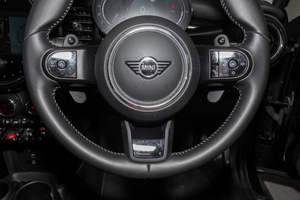 2023 MINI Cooper F55 LCI-2 S Classic Hatch image 11